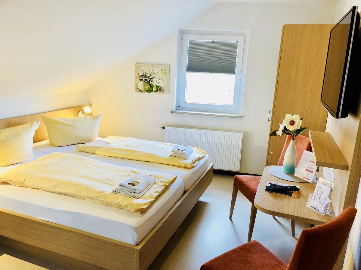 Hotel - Restaurant Hirschen - Werneths Landgasthof Beim Europa- Park Rust Rheinhausen Kültér fotó